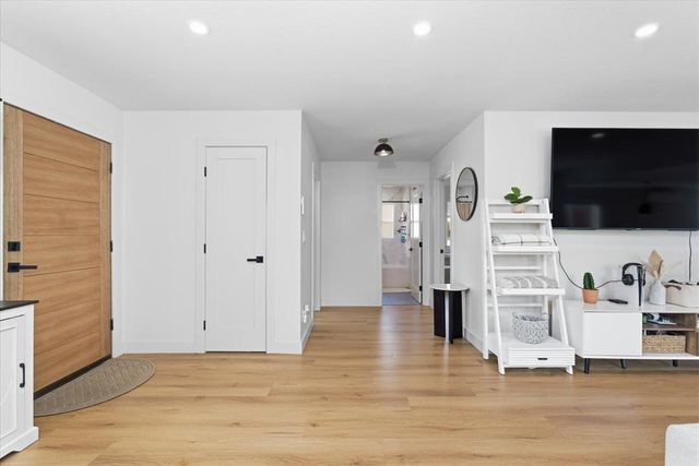 1923 JULIESSE Ave, Sacramento, CA 95815