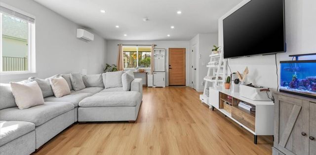 1923 JULIESSE Ave, Sacramento, CA 95815