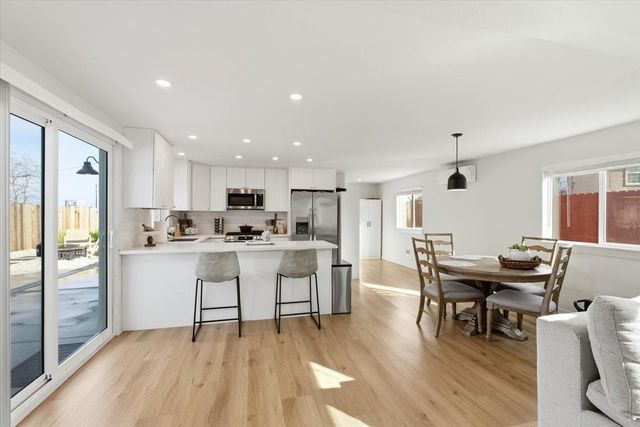 1923 JULIESSE Ave, Sacramento, CA 95815