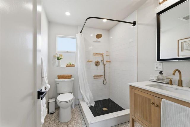 1923 JULIESSE Ave, Sacramento, CA 95815