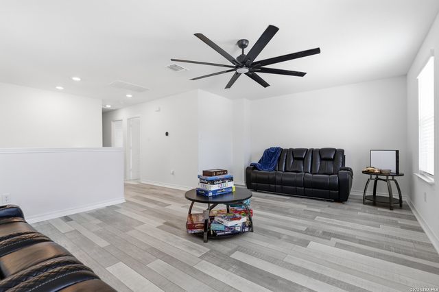 10643 W MILITARY DR unit 13, San Antonio, TX 78251