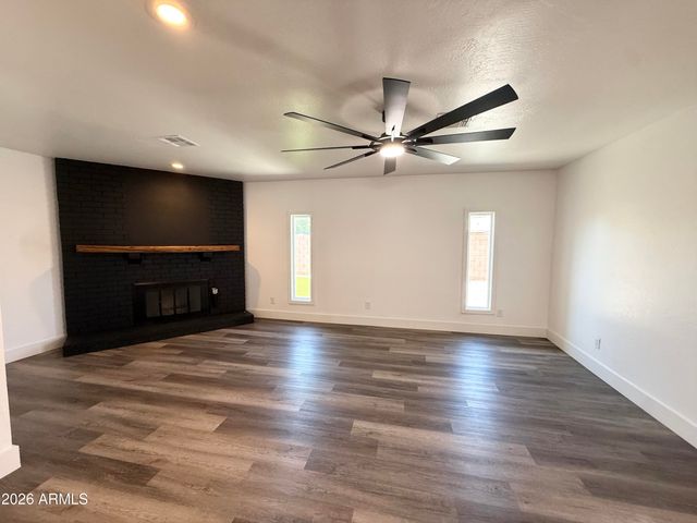 2116 E MARCONI Avenue, Phoenix, AZ 85022
