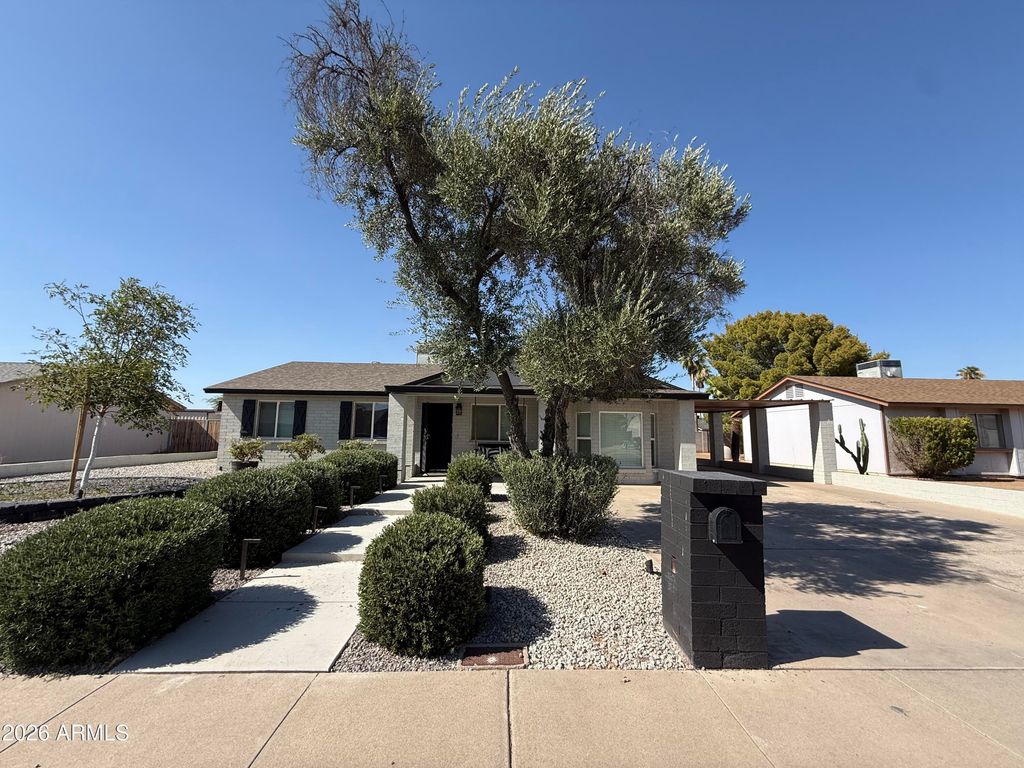2116 E MARCONI Avenue, Phoenix, AZ 85022