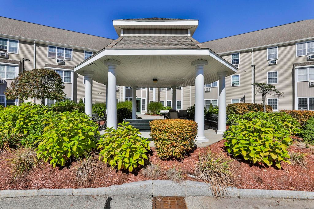 486 Nashua St Apt 110, Milford, NH 03055