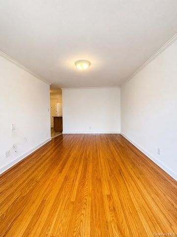 65-45 Yellowstone Boulevard 5C, Forest Hills, NY 11375