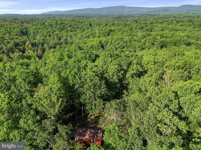 600 CABIN DRIVE, Hedgesville, WV 25427