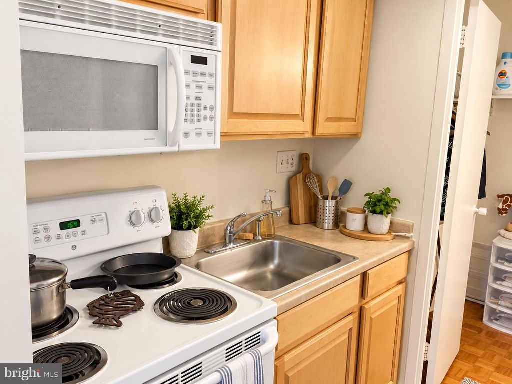 224-30 W RITTENHOUSE SQ #415B, PHILADELPHIA, PA 19103 — photo 4