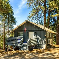 30904 Live Oak Drive, Running Springs, CA 92382