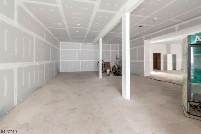 173 3Rd St, Elizabeth City, NJ 07206