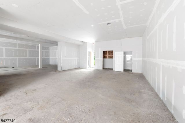173 3Rd St, Elizabeth City, NJ 07206