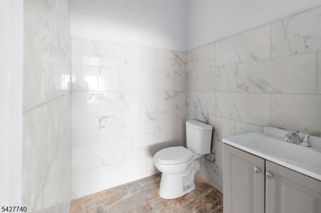 173 3Rd St, Elizabeth City, NJ 07206