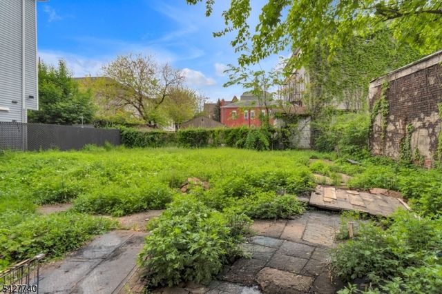 173 3Rd St, Elizabeth City, NJ 07206