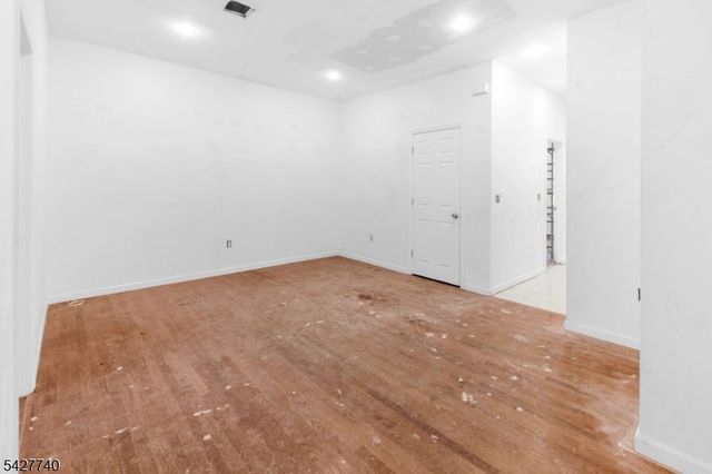 173 3Rd St, Elizabeth City, NJ 07206