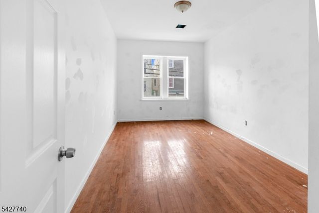 173 3Rd St, Elizabeth City, NJ 07206