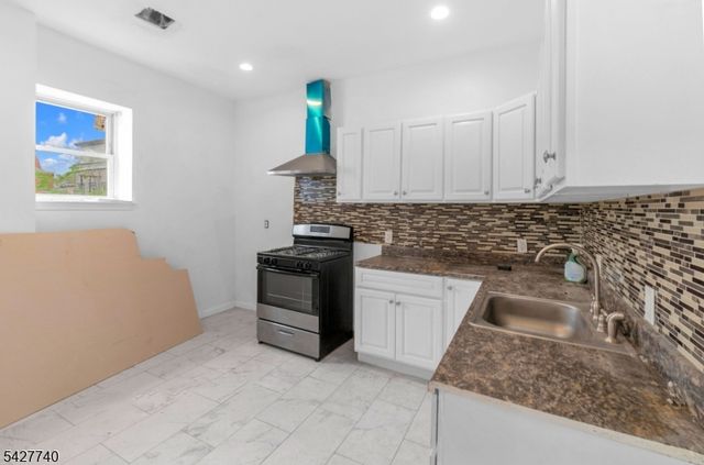 173 3Rd St, Elizabeth City, NJ 07206