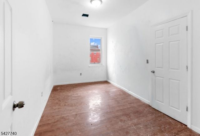 173 3Rd St, Elizabeth City, NJ 07206