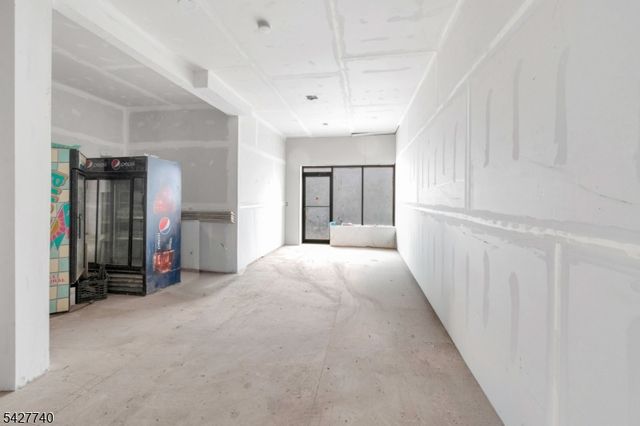 173 3Rd St, Elizabeth City, NJ 07206