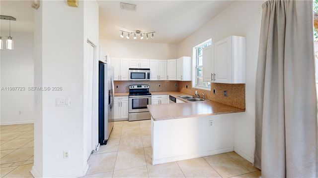 686 NE 21st Ave, Homestead, FL 33033