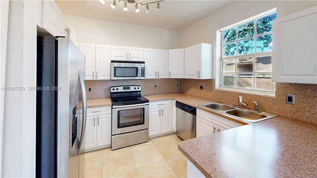 686 NE 21st Ave, Homestead, FL 33033