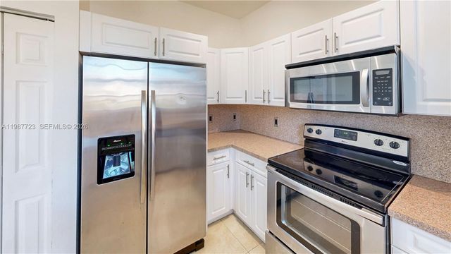 686 NE 21st Ave, Homestead, FL 33033