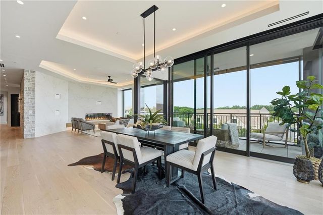 4951 W 134 Street 301, Leawood, KS 66209