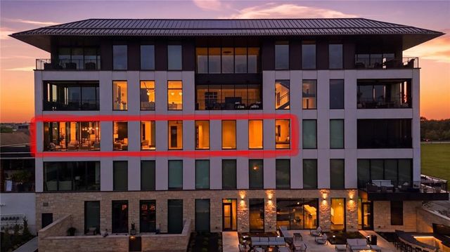 4951 W 134 Street 301, Leawood, KS 66209