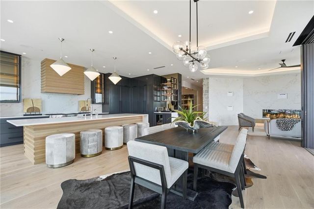 4951 W 134 Street 301, Leawood, KS 66209