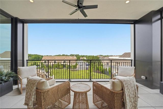 4951 W 134 Street 301, Leawood, KS 66209