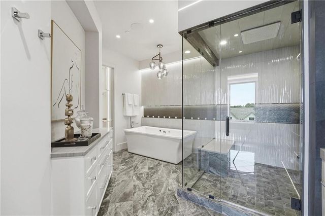 4951 W 134 Street 301, Leawood, KS 66209