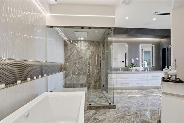 4951 W 134 Street 301, Leawood, KS 66209