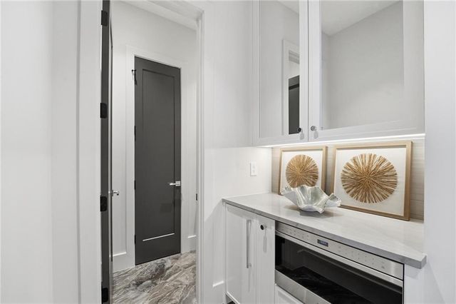 4951 W 134 Street 301, Leawood, KS 66209