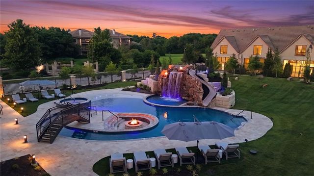 4951 W 134 Street 301, Leawood, KS 66209