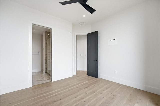 4951 W 134 Street 301, Leawood, KS 66209