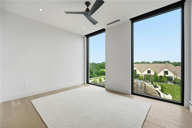 4951 W 134 Street 301, Leawood, KS 66209