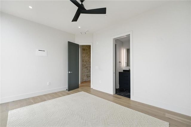 4951 W 134 Street 301, Leawood, KS 66209