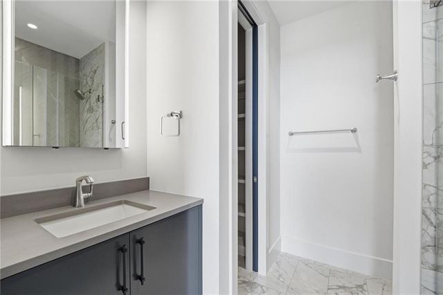 4951 W 134 Street 301, Leawood, KS 66209