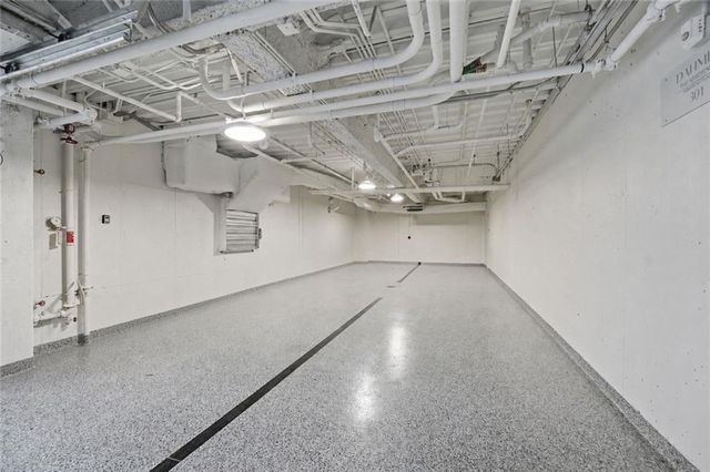 4951 W 134 Street 301, Leawood, KS 66209