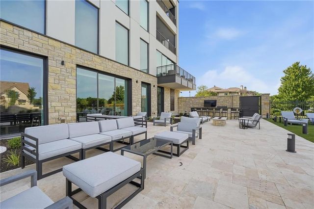 4951 W 134 Street 301, Leawood, KS 66209