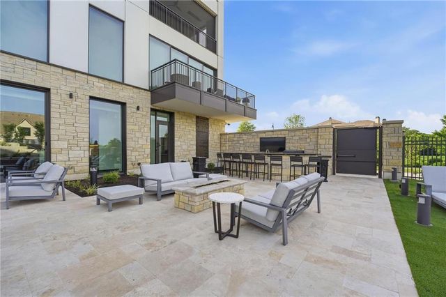 4951 W 134 Street 301, Leawood, KS 66209
