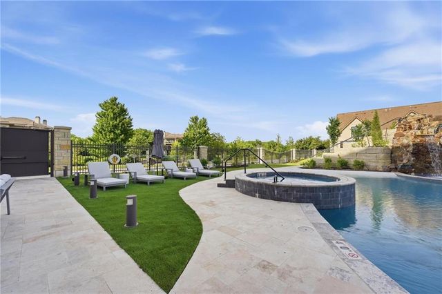 4951 W 134 Street 301, Leawood, KS 66209