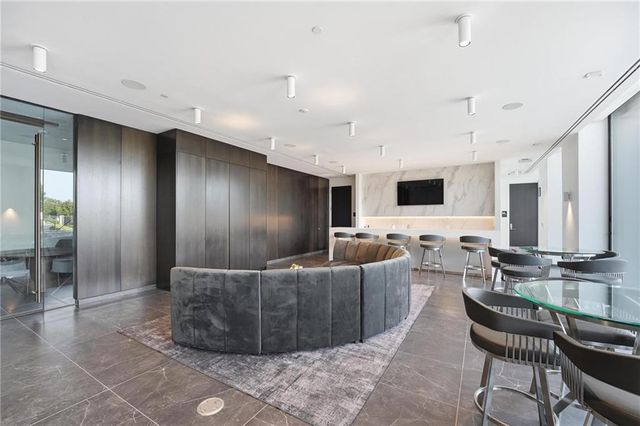 4951 W 134 Street 301, Leawood, KS 66209