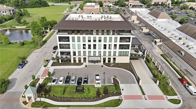 4951 W 134 Street 301, Leawood, KS 66209