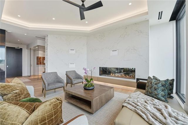 4951 W 134 Street 301, Leawood, KS 66209
