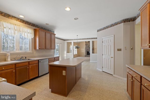 332 FORREST LN, Swedesboro, NJ 08085