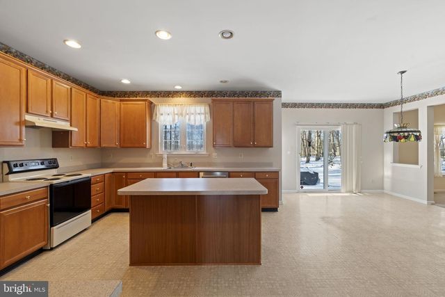 332 FORREST LN, Swedesboro, NJ 08085