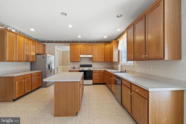 332 FORREST LN, Swedesboro, NJ 08085