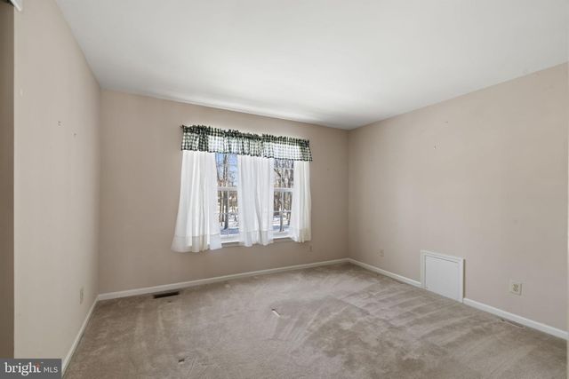 332 FORREST LN, Swedesboro, NJ 08085