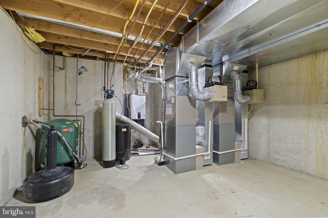 332 FORREST LN, Swedesboro, NJ 08085