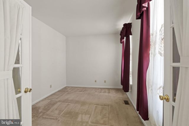 332 FORREST LN, Swedesboro, NJ 08085