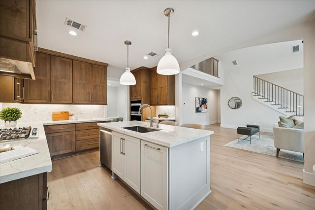 5665 Pine Forest Road, Houston, TX 77056